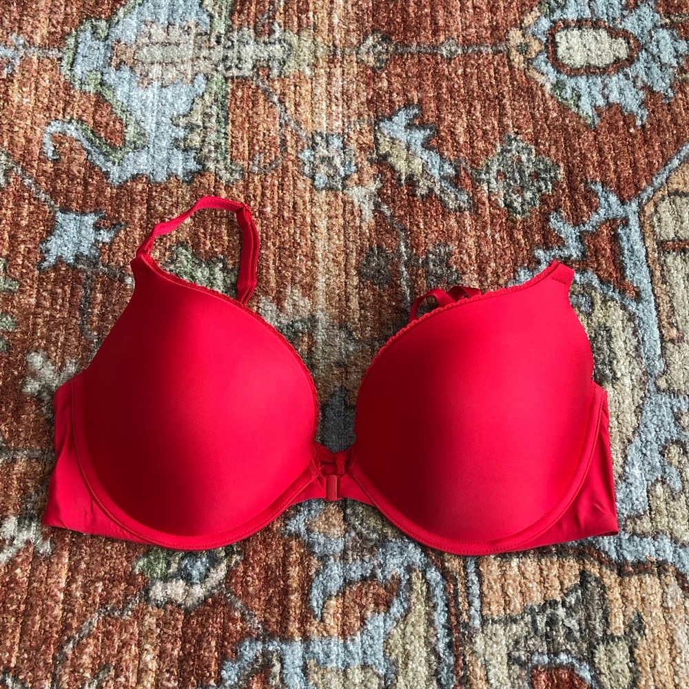Victoria’s Secret front closure bra (36D).